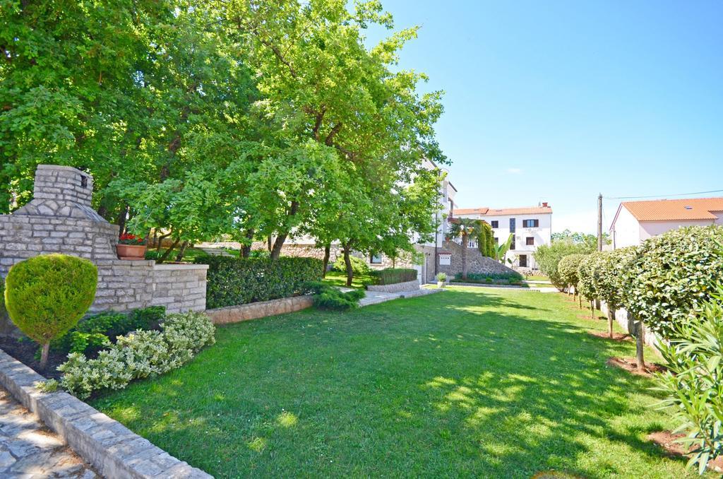 Apartments Sinisa Malinska Exterior foto